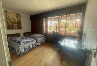 2Schlafenzimmer waschen m  glich has Balcony rooms