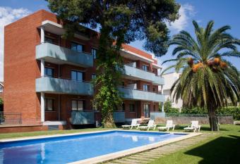 SG Costa Barcelona Apartments allows 18 year olds to book a room