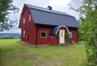 Daltorp -   ldre, charmigt hus p   landet allows 18 year olds to book a room