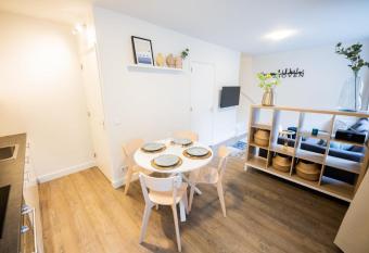 Delightful 2 Bedroom Apartment allows 18 year olds to book a room