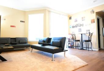 Cozy 2 bed 2 bath Apartment with Garage Access, Games, Free Snacks, & Popcorn Machine has Balcony rooms