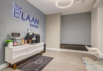 FRONTDESK The E'laan Apts Downtown Indianapolis has Balcony rooms