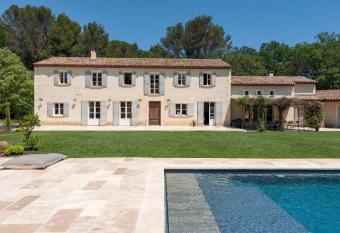 Mas de Lure allows 18 year olds to book a room