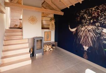 Le Wooden Moon Dinant allows 18 year olds to book a room