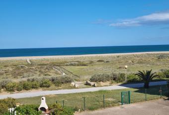 Le Sunset plage , vue mer , acc  s direct plage, 4 personnes has Balcony rooms