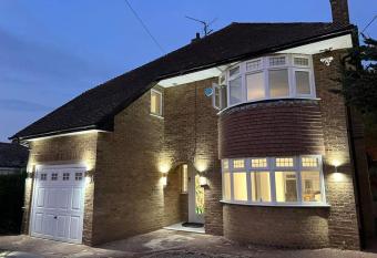 SERENDIB GUEST HOUSE allows 18 year olds to book a room