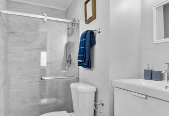 Modern Specious Paradise. Heated Pool and Spa has rooms with a private hot tub