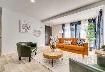 Spacious 2 BDR Luxury Home Near Elevation Church allows 18 year olds to book a room