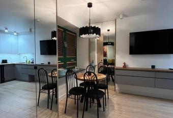 Gold Pearl Zegrze allows 18 year olds to book a room