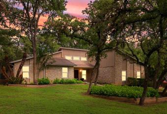 King Bed In Relaxing Oasis, With Free Snack/Wi-Fi/Parking has Balcony rooms