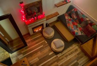 Cozy Tiny House has Balcony rooms