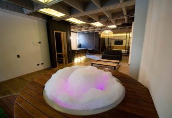 Deluxe Man cave with jacuzzy has rooms with a private hot tub
