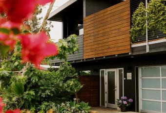Twelve Senses Retreat has Balcony rooms