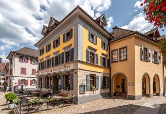 stuub staufen allows 18 year olds to book a room
