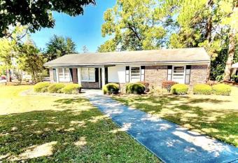 VSU home In Valdosta GA City Center Shoppin allows 18 year olds to book a room