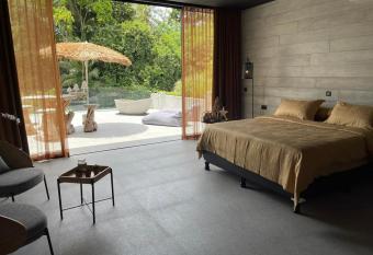 cristo riverhouse allows 18 year olds to book a room