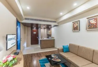 OYO Flagship Royal Regency allows 18 year olds to book a room