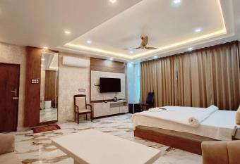 V SQUARE AIRPORT HOTEL has Balcony rooms