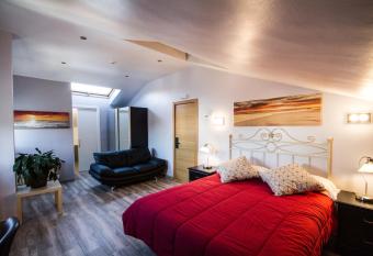 Hotel Ria de Bilbao allows 18 year olds to book a room