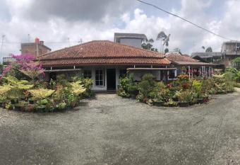 Villa Situ Citiwu Ciwidey has Balcony rooms