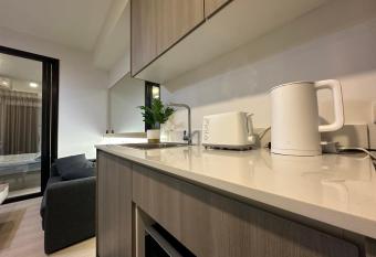 Private 1BR New Condo in Bang na has Balcony rooms