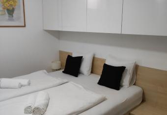 LOLA HOME has Balcony rooms