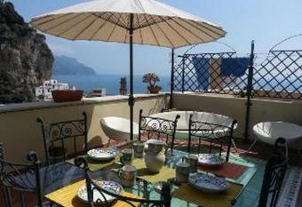 House Amalfi - Terrace & Seaview has Balcony rooms