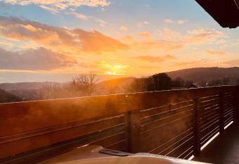 Private Spa Lodge Odenwald has rooms with a private hot tub