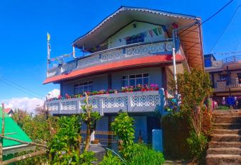 Aakeet Lyang Homestay has Balcony rooms