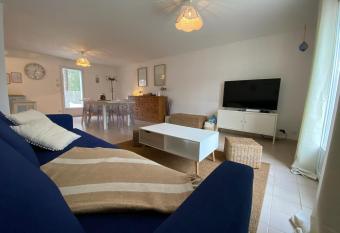 Les Amourettes - 2 min    pied Plage - V  lo -Jardin has Balcony rooms