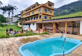 Pousada Fora do Ar Pouso allows 18 year olds to book a room