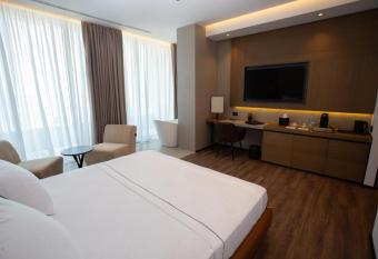 Nassau Hotel allows 18 year olds to book a room