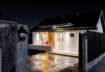 Shpija e Vogel allows 18 year olds to book a room