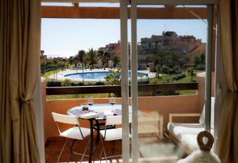 Casares del Sol has Balcony rooms