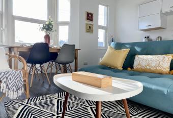 27 Ronald Hill Grove, Leigh-On-Sea allows 18 year olds to book a room