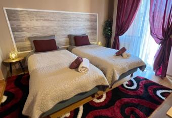 PENSIUNEA UNO has Balcony rooms