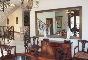 Epitome of Elegance has Balcony rooms