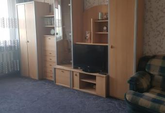 apartment allows 18 year olds to book a room