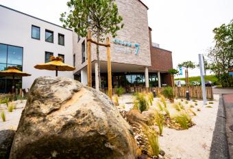 Hotel MeerZeiten inklusive externer Schwimmbad- & Saunanutzung allows 18 year olds to book a room