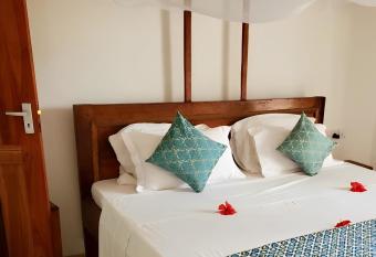 Kiwani Villa has Balcony rooms