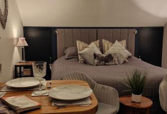 Cosy Country Retreat in the Brecon Beacons allows 18 year olds to book a room