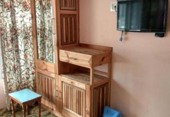 AZLA GUEST HOUSE has Balcony rooms