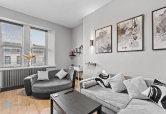 1 Bed- Holyrood Retreat allows 18 year olds to book a room