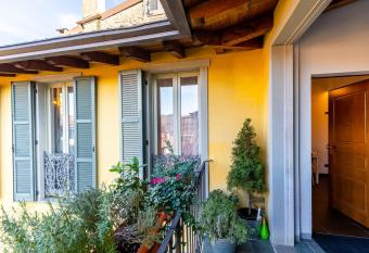 La casa di Fi   allows 18 year olds to book a room