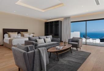 Karat Villa Presidencial has Balcony rooms