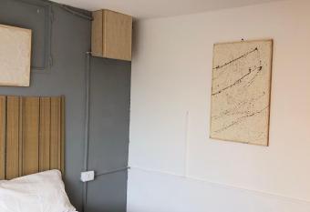 The straw house allows 18 year olds to book a room