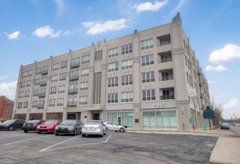 FRONTDESK The Maxwell Apts Downtown Indianapolis has Balcony rooms