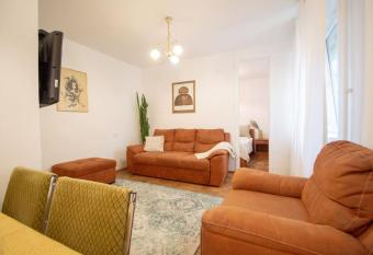 LIMAN - Vintage style apartment allows 18 year olds to book a room