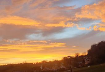 sas Road Runner Caf   allows 18 year olds to book a room