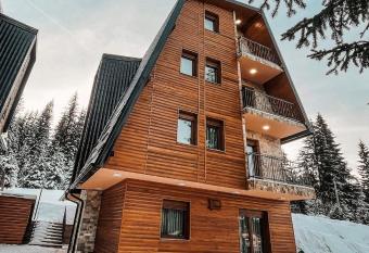 Vila Jelena has Balcony rooms